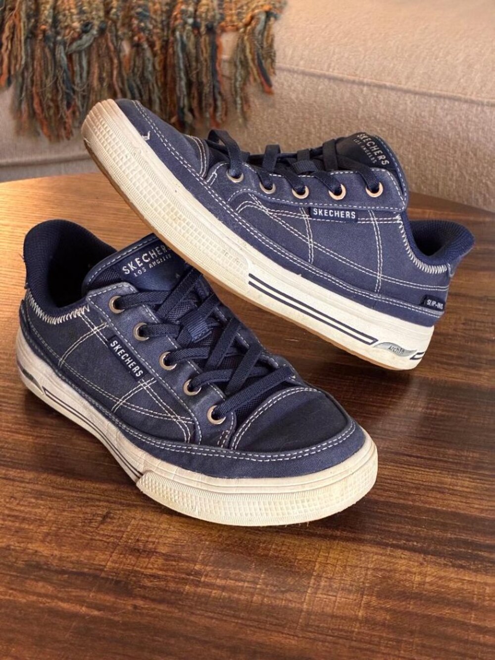 *EUC* SKECHERS Arch Fit Arcata Slip-ins HANDS FREE Navy Sneakers Women's size 7
